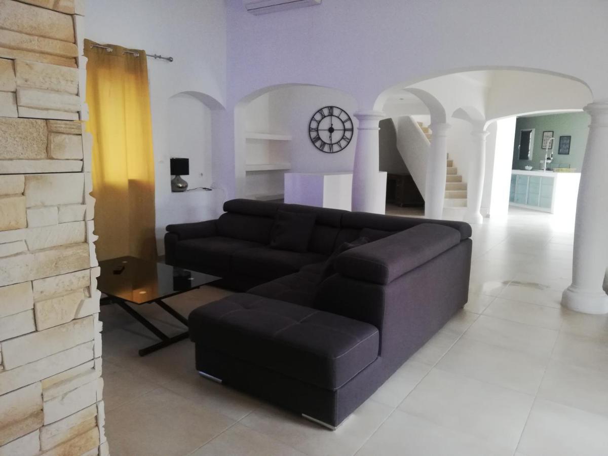 Bienvenue A L Hacienda Villa Magalas Exterior photo