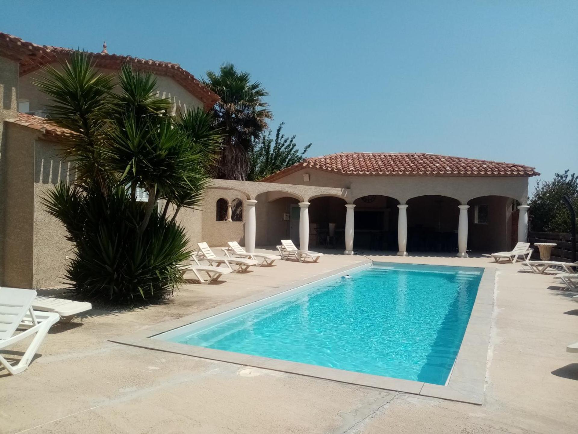 Bienvenue A L Hacienda Villa Magalas Exterior photo